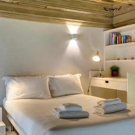 Gold Apartment