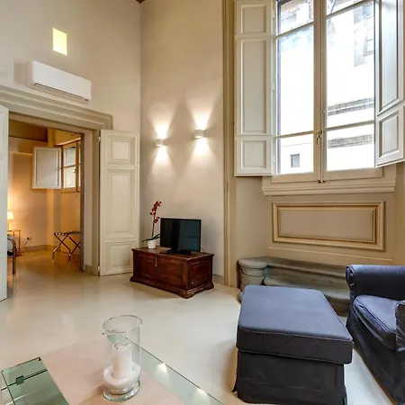 Gold Apartment *